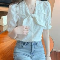 ราคา พร้อมส่ง เสื้อเชิ้ตผ้าชีฟองแขนสั้นสไตล์เกาหลีสีครีม แขนพัฟ โบว์คอวี เสื้อเชิ้ต (21712245284)