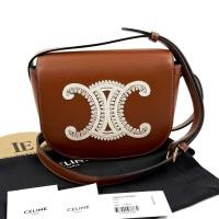 ราคา Celine Folco Cuir Triomphe หนังลูกวัวเนื้อเรียบ ปักลาย Triomphe 198263 สี Brown ของแท้ 100% (28691948463)