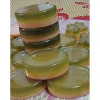 ราคา สบู่สมุนไพร ใบย่านาง ใบบัวบก ใบเตย หัวไชเท้า ว่านหางจระเข้ แครอท น้ำผึ้ง (3948421252)