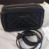 ราคา กระเป๋า charles & keith ทรงกล่อง สีดำ (2775889822)