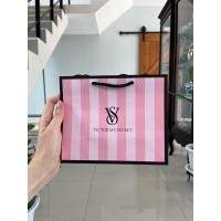 ราคา ถุงกระดาษ วิคตอเรียซีเครท Victoria’s Secret แท้ใหม่ มีจำนวนจำกัด‼️ (28808938894)