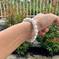 ราคา หินสีนำโชค สร้อยข้อมือหยกขาว หยกพม่า ขนาดเม็ด 10 มิล Jadeite สีขาว กำไลหยกขาว หยกแท้100% (28085735218)
