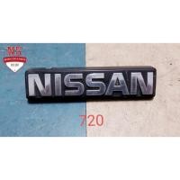 ราคา โลโก้ติดกระจังหน้ารถกระบะ nissan 720 (sd23) ของแท้มือสอง (44750563486)