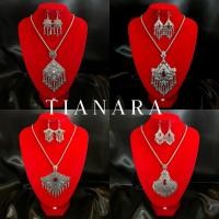 ราคา สร้อยคอประดับเพชรพลอยชุดไทยพร้อมต่างหูสีเงินรมดำ(ต่างหูเจาะ) เครื่องประดับชุดไทย (46853952112)