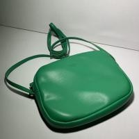 ราคา กระเป๋าสะพายข้าง Pull&bear สีเขียว (21873854267)