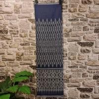 ราคา ผ้าฝ้าย (ผ้าไทย ผ้าซิ่น ผ้าถุง) ผ้าทอทั้งผืน ลายมัดหมี่ฝ้ายคราม สีน้ำเงิน (48153590874)