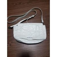 ราคา กระเป๋าสะพายข้าง CHARLES & KEITH (52556586740)