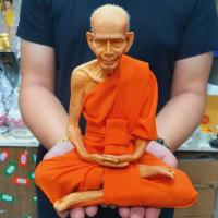 ราคา หลวงพ่อรวย ปาสาทิโก วัดตะโก งานไฟเบอร์หุ่นขี้ผึ้ง ใส่ผมจริงห่มจีวรจริง(หน้าตัก9นิ้ว สูง25ซม.) (6279729268)