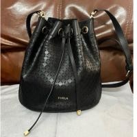 ราคา มือสอง Furla แท้ หนังแท้นะคะ มีตำหนิด้านใน (28485305495)