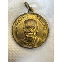 ราคา พระเครื่อง หลวงพ่อพ่วง วัดสำมะโรง เพรชบุรี ปี2517 กะไหล่ทองสวยเดิม (50052342118)