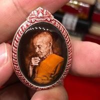 ราคา เหรียญล็อกเก็ต ชนะมาร เนื้อเงินลงยาแดง หลวงปู่จันทร์ โชติโก วัดน้ำแป้ง เลข 24 (17095831213)