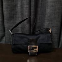 ราคา used fendi in black pochette (14913398207)