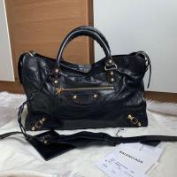 ราคา Like new Balenciaga giant city สีดำ อะไหล่ทอง หมุดใหญ่ ปี2015 สภาพสวยเลยค่ะ หนังสวย ภายในสะอาด (2525751526)