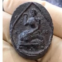 ราคา นางกวักเนื้อผงใบลานจุ่มรัก พระเก่ามีอายุ น่าจะเป็นของหลวงพ่อจง วัดหน้าต่างนอก นำมาแจกตอนมีคนนิมนต์ท่านไปทำบุญร้านค้า (20196281456)