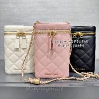 ราคา Charles&keith กระเป๋าสะพายข้าง รุ่น Mini Apfra Quilted Elongated Bag : CK2-00701397 แท้จากชอป 100% (24083051995)