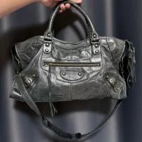 ราคา กระเป๋าสะพาย Balenciaga city medium bag (44752342318)