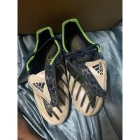 ราคา รองเท้าฟุตบอลมือสองAdidas สตั๊ดขนาด40.5/255สภาพไม่ปริไม่ปิด ปุ่มยังหนา หนังแท้ยางรัดลิ้นไม่มี (40003141843)