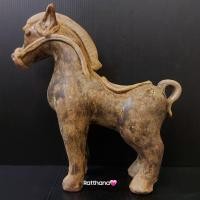 ราคา ม้ากัณฐกะสังคโลก (ม้าพระที่นั่งของพระพุทธเจ้า) เนื้อดิน ศิลปะสุโขทัย ขนาดสูง 8 นิ้ว ยาว 9 นิ้ว กว้างสุด 4 นิ้ว (20078030724)