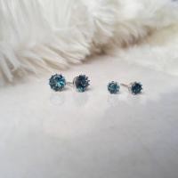 ราคา London blue topaz earring ต่างหูพลอยแท้ลอนดอนบลูโทพาส เรียบหรู ใส่ได้บ่อย ตัวเรือนเงินแท้ 925 (1573507295)