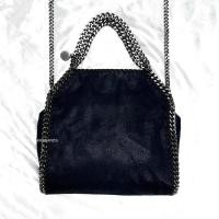 ราคา PDE26 Stella McCartney Mini Falabella 26cm dark navy กรมเข้มอะไหล่เงิน สะพายมาสวย หนังสวย ใช้งานถนอม กระเป๋ายังเป็นทรง (29472997172)