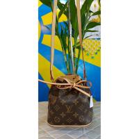 ราคา กระเป๋าหนังแคนวาสทรงขนมจีบLV (29586859368)
