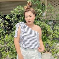 ราคา เสื้อแขนกุดไหล่เดียวลายริ้ว เสริมดีเทลโบว์ไหล่ 1 ข้าง สาวอวบมาตำด่วนจ้าา‼️ (8425221164)