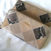 ราคา Coach Zip Around Wallet (243719894)
