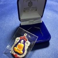 ราคา เนื้อเงิน เหรียญหลวงพ่อพัฒน์ วัดห้วยด้วน นครสวรรค์ รุ่นรวยสมใจนึก เนื้อเงินลงยาม่วง จีวรเหลือง ราคาถูก (9145909729)