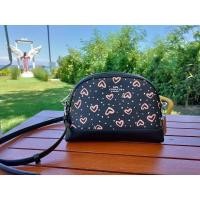 ราคา Used like new coach แท้ 100% ทรงโดมขนาด 9 นิ้ว (11785305882)