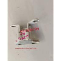 ราคา #บานพับประตูหลังซ้ายโตโยต้าtoyotaยาริสyarisปี2017ถึง22รุ่นเอทีฟของแท้มือสอง (29105357562)