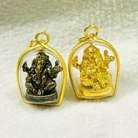 ราคา จี้พระพิฆเนศ พระพิฆเนศ จี้เลี่ยมกรอบสีทอง ขนาด 1.5x2.5 เซนติเมตร มี 2 สี สีทอง สีเข้ม (47955965251)