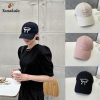 ราคา ส่งเร็วหมวกปีกกว้างติดโบว์แฟชั่นสำหรับผู้หญิง หมวกกันแดดปักตัวอักษรน่ารักหวานๆ หมวกเบสบอลแบบลำลอง (48151219882)