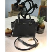 ราคา (Second Hand/แท้) กระเป๋า CHARLES & KEITH TRAPEZE HANDBAG สีดำ หนังแท้ (6149761915)