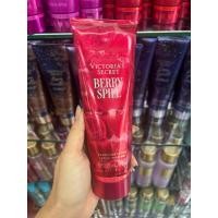 ราคา Victoria's Secret BERRY SPILL Fragrance Lotion โลชั่นน้ำหอม 236ml. (41821928006)