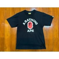 ราคา ของแท้100% Bape เสื้อสีดำ โลโก้bape สีแดง size s สีสด ไม่มีย้วย ชำรุด (25327690206)
