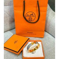 ราคา กำไล Hermes Clic PM✨ สี Marron Glacé (49653425657)