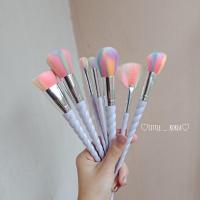 ราคา [พร้อมส่ง] แปรงแต่งหน้าด้ามจับเขายูนิคอร์น 7 ชิ้น แปรงปัดแก้ม แปรงไฮไลท์แปลงแต่งหน้า (ด้ามหยัก) (4790290864)