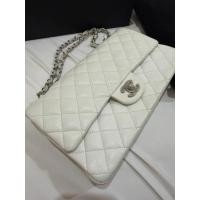 ราคา Used chanel classic 10" ของแท้ สีขาว คาเวีย holo18 หายาก มีตำหนิถลอกน้อยๆ3จุดค่ะ อปก กล่อง ถุงผ้า (26244229122)
