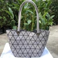 ราคา On sales : Used in good condition Bao Bao Bateau Matte สีเทา สภาพดีมากก (4816053881)