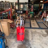 ราคา *พร้อมส่งในไทย* เครื่องดูดถ่าย น้ำมันเครื่อง แบบใช้ลม ถังรองถ่ายน้ำมัน ถังดูดถ่ายน้ำมันเครื่อง บรรจุ 80 ลิตร (54856307530)