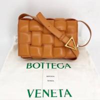 ราคา New‼️ Bottega cassette padded สี Clay-Gold✨ เป็น Iconic ของใหม่ มือ1 นะค่า สีสวยผู้ดีมากๆ crossbodyได้ หรือเก็บ (5281408955)