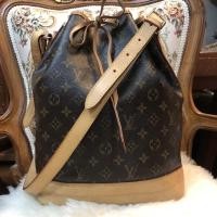 ราคา กระเป๋าหลุยส์ ขนมจีบ หยังแท้ สภาพสวย (11742454062)