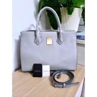 ราคา กระเป๋ามือสอง แบรนด์แท้ used แบรนด์ Couronne หนังแท้ ทรงถือสีเทา กระเป๋าอยู่ทรงตั้งได้ หูตั้งไม่หักไม่พับสายเทียบหนังแท้ (24225861625)