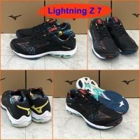ราคา Mizuno Wave LightningZ7 รองเท้า Indoor ยอดนิยม สีสวย สดใส พื้นหนานุ่ม ใส่สบายเท้า รับแรงกระแทกอย่างดี น่าใช้ V1GA220049 (17644815368)