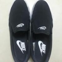 ราคา ส่งต่อ Nike toki slip on 24.5cm size38.5 ถูกมากไซส์นี้หายาก (2635471334)