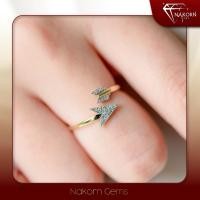 ราคา NAKORN GEMS แหวนทองคำแท้14K(ทอง58.5%) ดีไซน์รูปลูกศรฝังเพชรแท้ แหวนทองประดับเพชรแท้ ขายได้จำนำได้ พร้อมใบรับประกันสินค้า (8055060300)