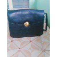 ราคา กระเป๋าสะพายคล้องไหล่แบรนด์แท้esquire (8997480622)