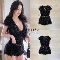 ราคา Brand ::: KITTI-T (กิตติที)Code ::: KT369jumpsuit miniแขนเสื้อเป็นผ้าสีดำมีกลิตเตอร์ผสมมีฟองน้ำซิปหลังมีสายโซเข็มขัด (29522438794)