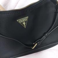 ราคา USED LIKE NEW กระเป๋า GUESS สีดำ (15101212017)