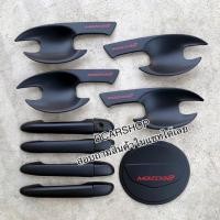 ราคา เบ้ารองมือเปิด+ครอบมือจับ(ไม่มีปุ่มกด)+ครอบฝาถังน้ำมัน(5 ประตู) MAZDA2 มาสด้า2 ปี 2015-2023 สีดำด้านโลโก้แดง (18281221641)